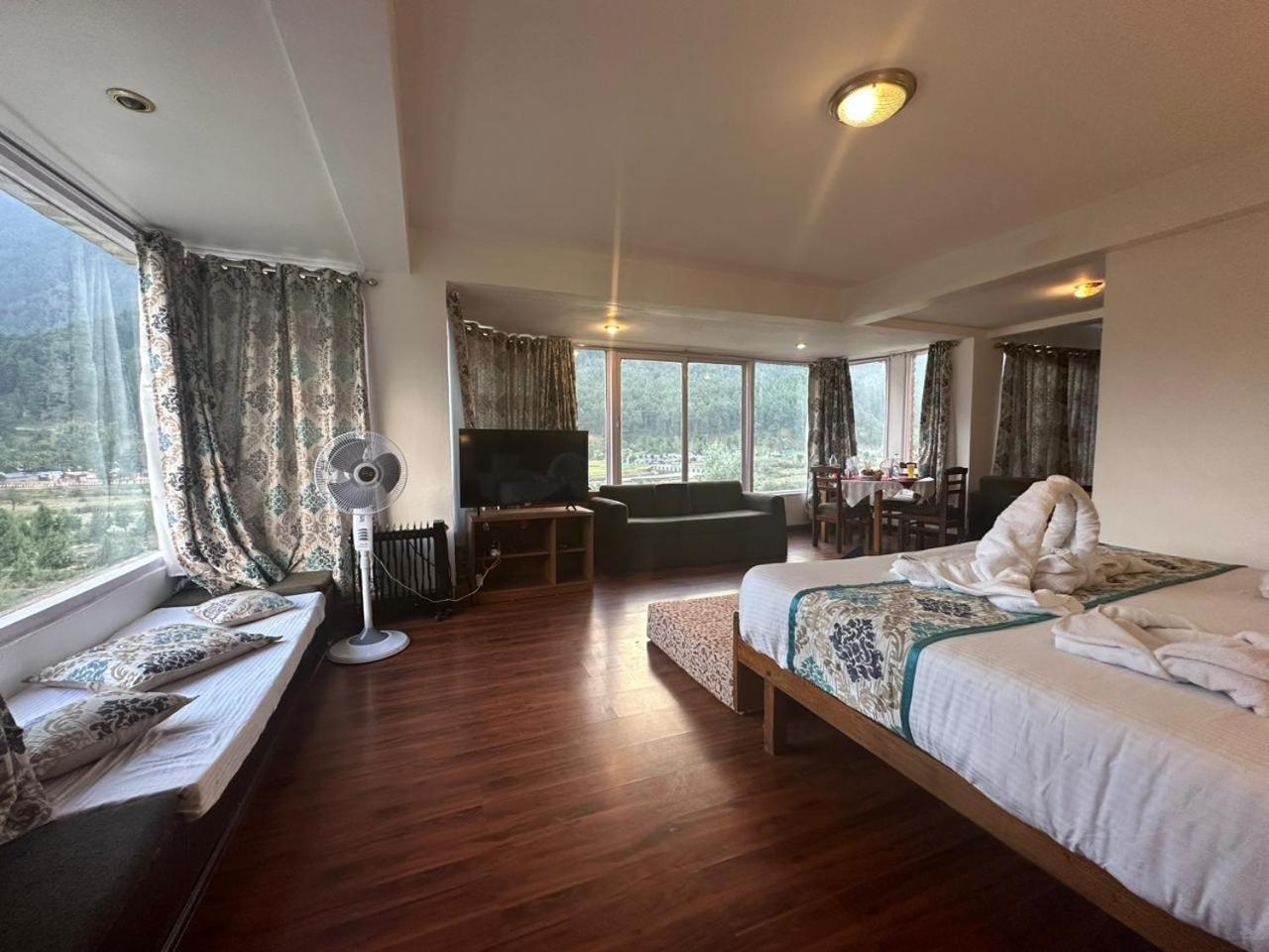 The Quiet Resort Pahalgam Bagian luar foto