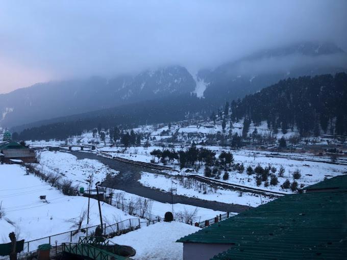 The Quiet Resort Pahalgam Bagian luar foto