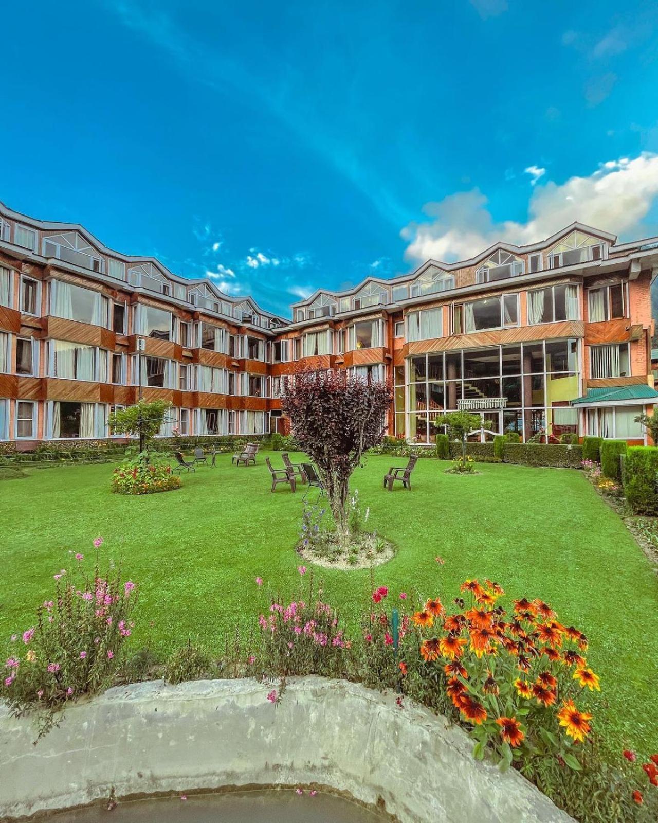 The Quiet Resort Pahalgam Bagian luar foto